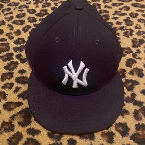 New York Yankees 59fifty pre owned hat size 7 5/8. Good condition!